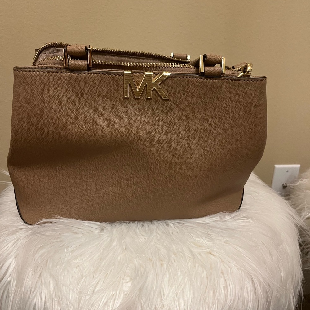 Michael Kors tan handbag used does have tag on it but my mom definitely used it!
